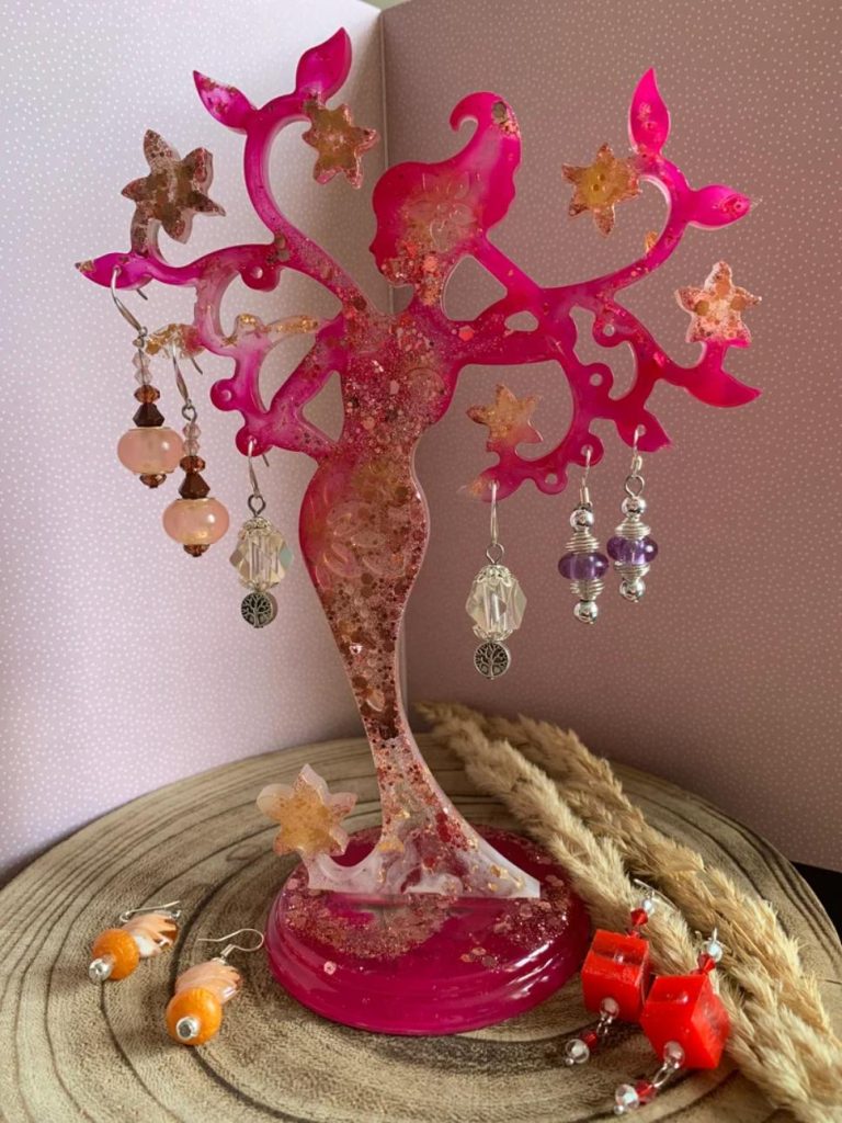 Arbre à bijoux en résine